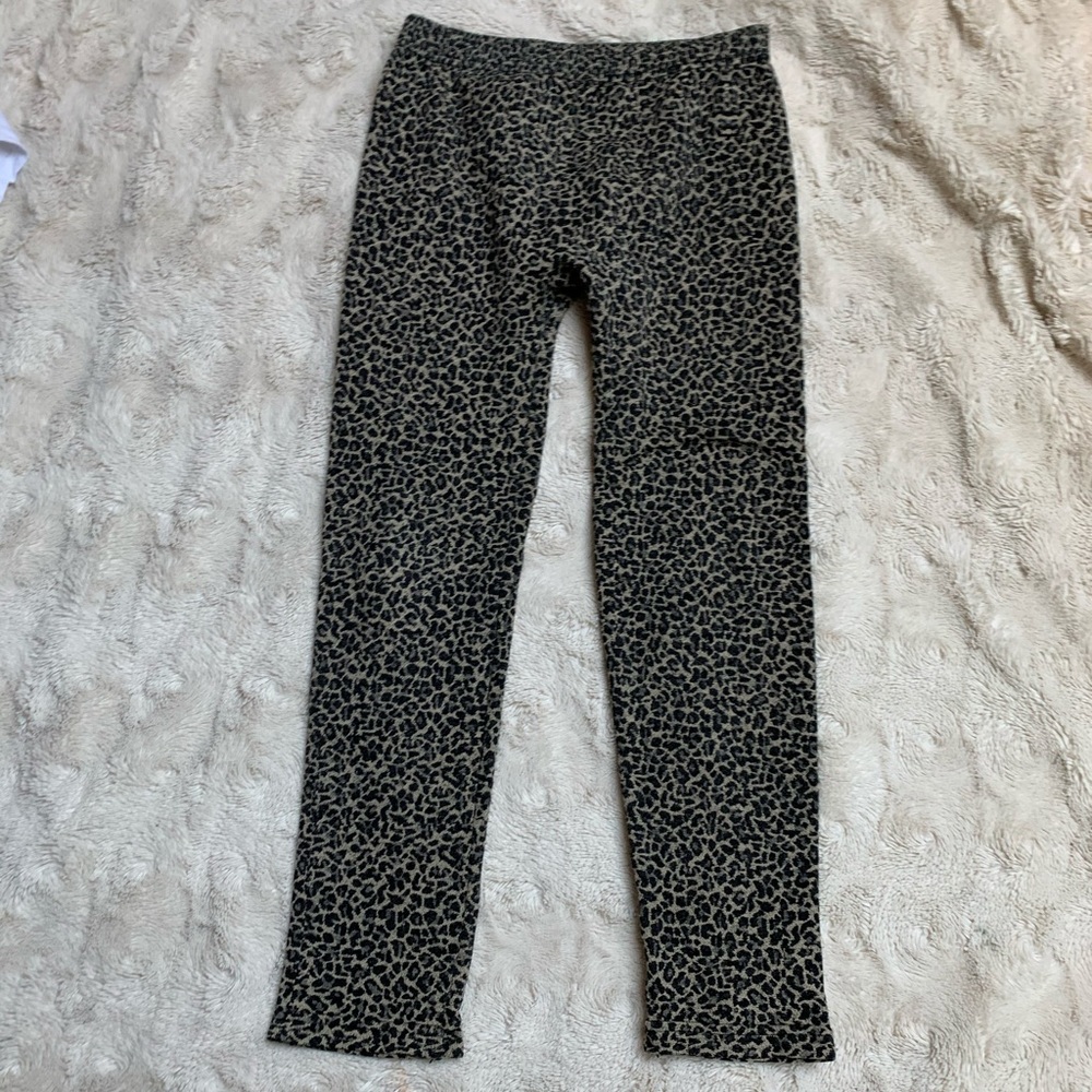 Children’s place leopard leggings. Lined. M(7/8)